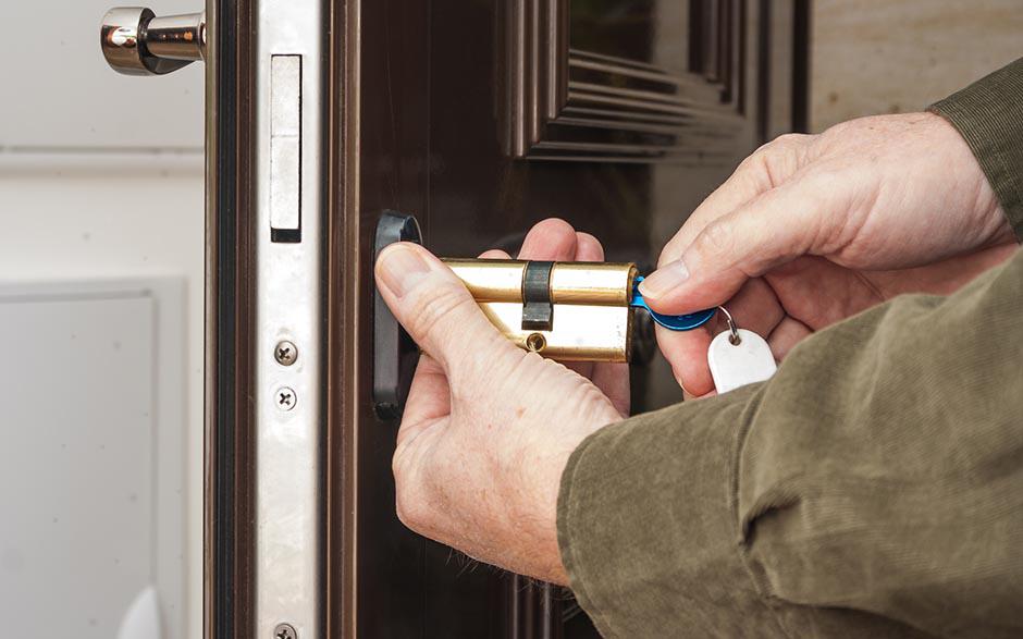 rapidité serrurier ouverture de porte Courbevoie
