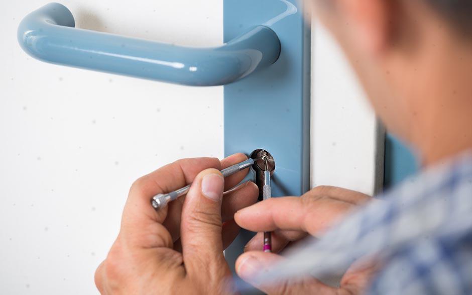 rapidité serrurier ouverture de porte Courbevoie
